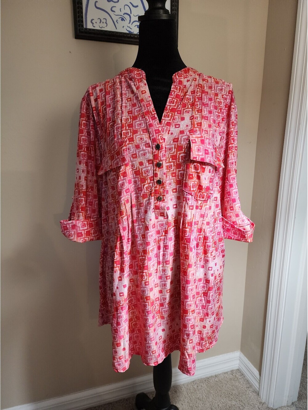 Cocomo Woman 2X Pink and Red Geometric Pattern Tunic Shirt